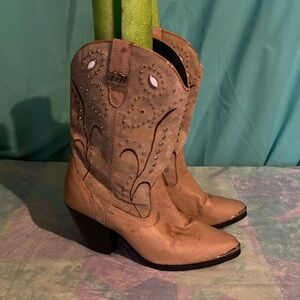 Dingo Beige Western Heeled Boots GENUINE LEATHER women’s sz 7 m